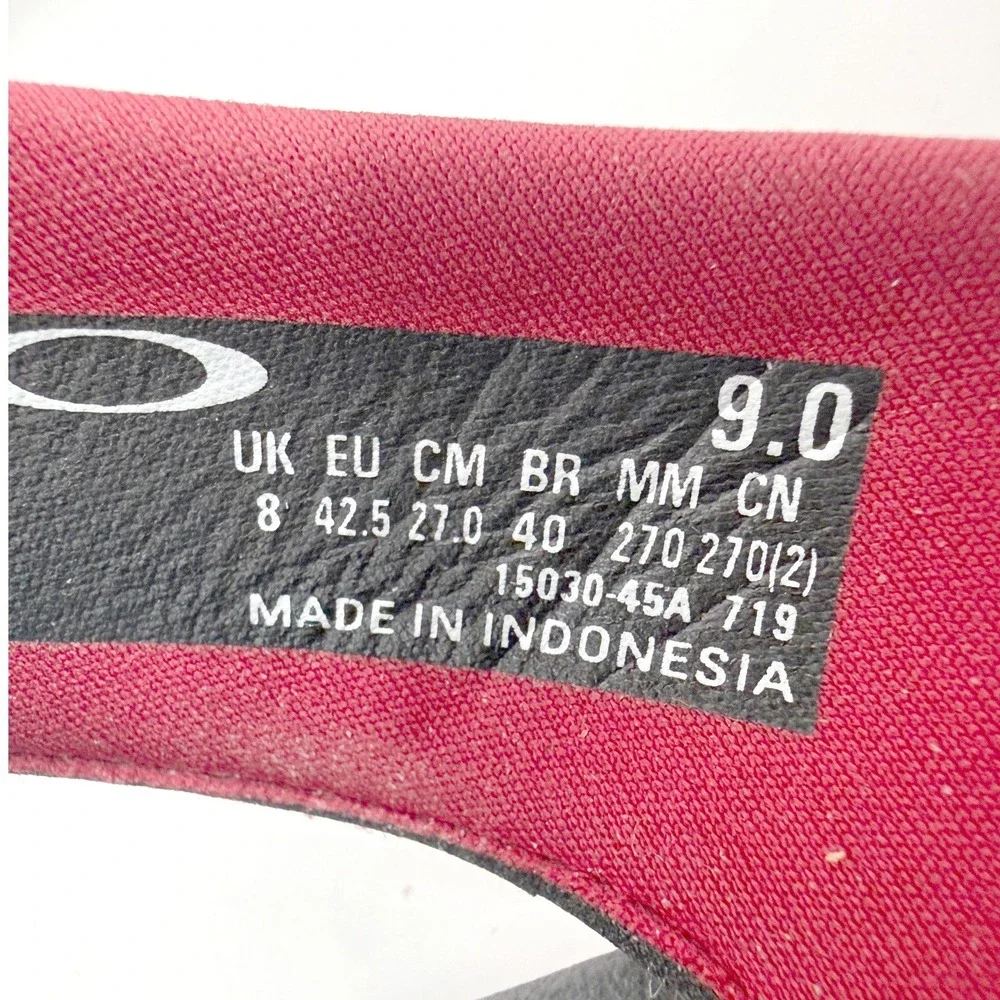 Oakley Flip Flop Sandals Mens 9 Red Black Thong Vacation Resort Comfortable